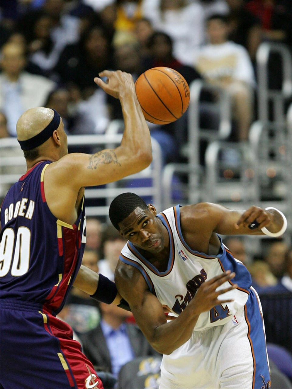 爱游戏-包含克里夫兰骑士迎NBA总决赛关键赛，加时末段刷新队史纪录，赛场秩序良好，细节决定成败的词条